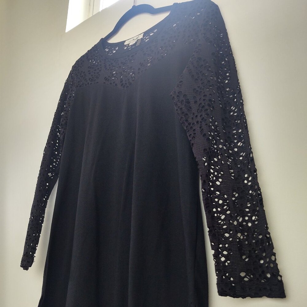 Simply Noelle Black Cut-Out Top: Size S/M